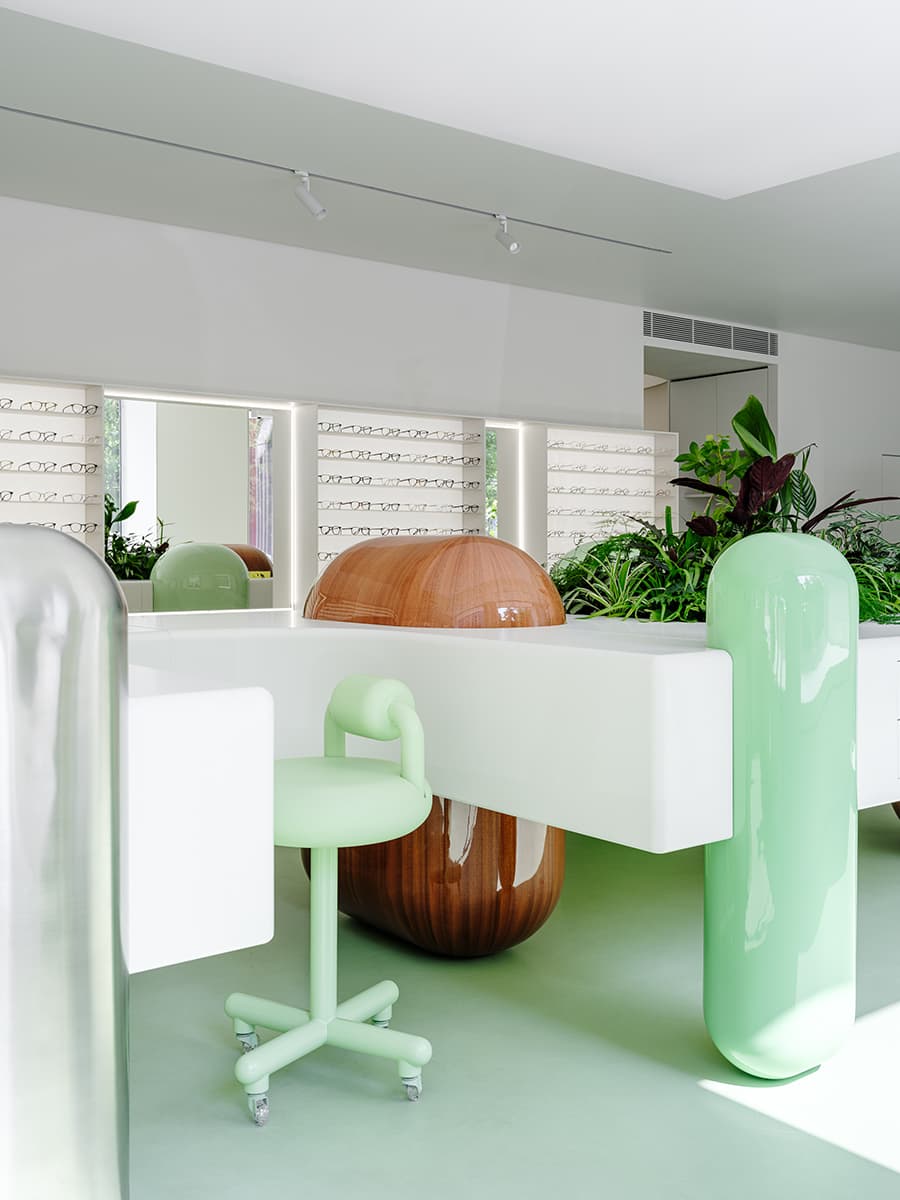 Контраст футуристичных форм и традиционных материалов в интерьере новой петербургской оптики — проект Эдуарда Еремчука и Кати Пятицкой