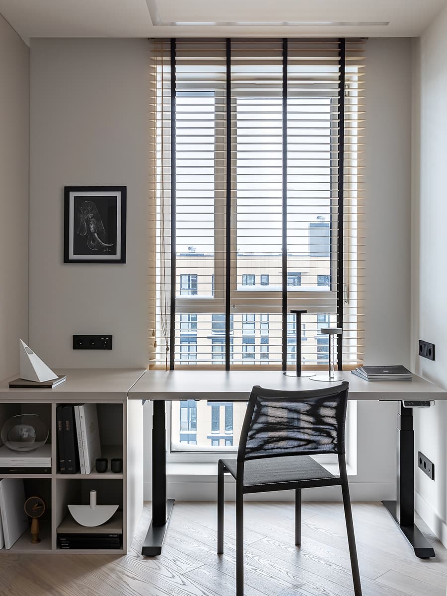 Графичные детали и контрастные сочетания в интерьере квартиры для молодого IT-специалиста — проект Ольги Купчинской