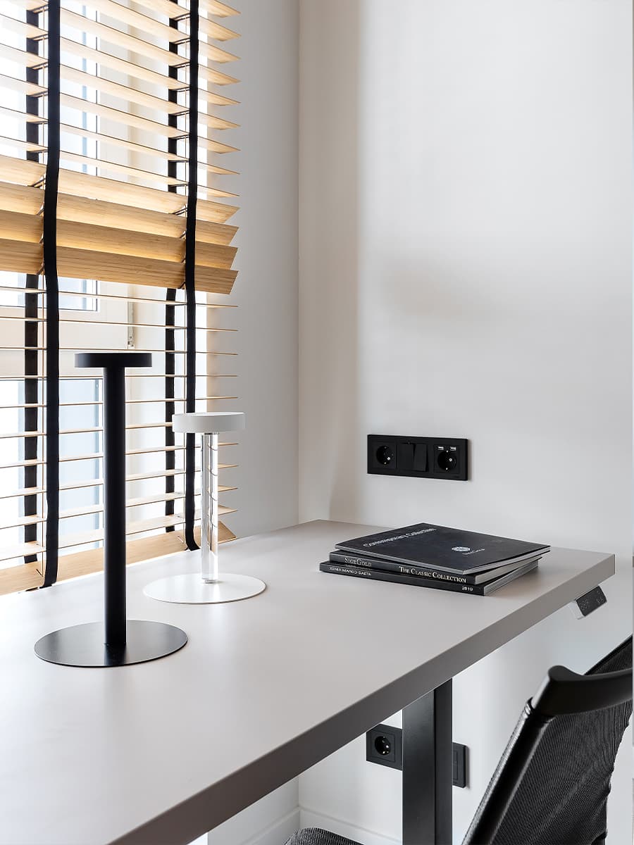 Графичные детали и контрастные сочетания в интерьере квартиры для молодого IT-специалиста — проект Ольги Купчинской