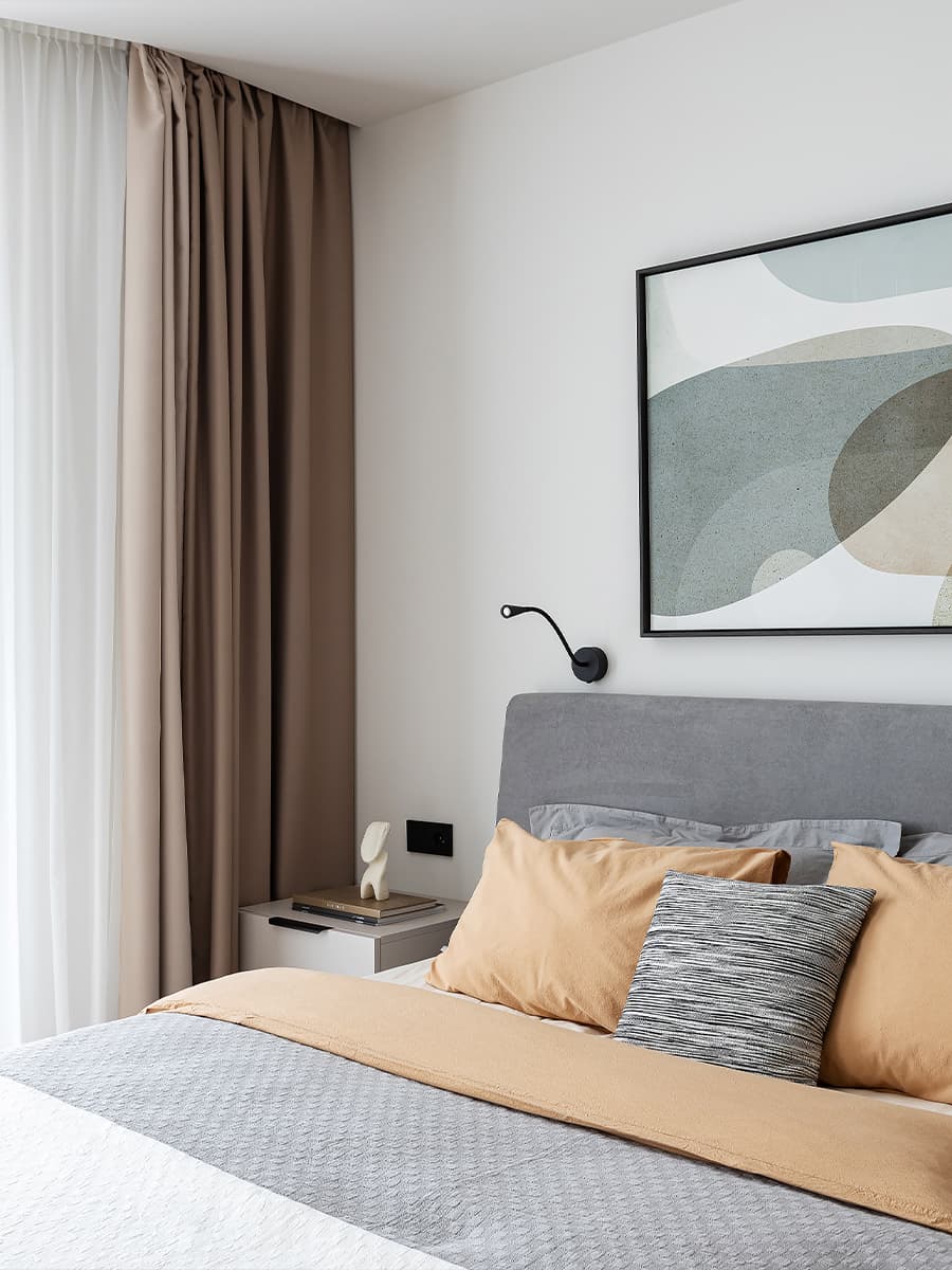 Графичные детали и контрастные сочетания в интерьере квартиры для молодого IT-специалиста — проект Ольги Купчинской