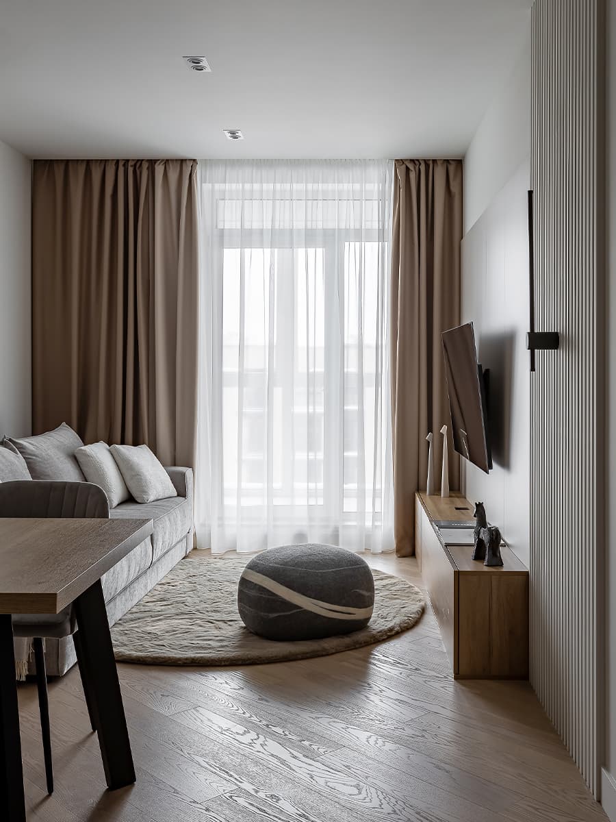 Графичные детали и контрастные сочетания в интерьере квартиры для молодого IT-специалиста — проект Ольги Купчинской