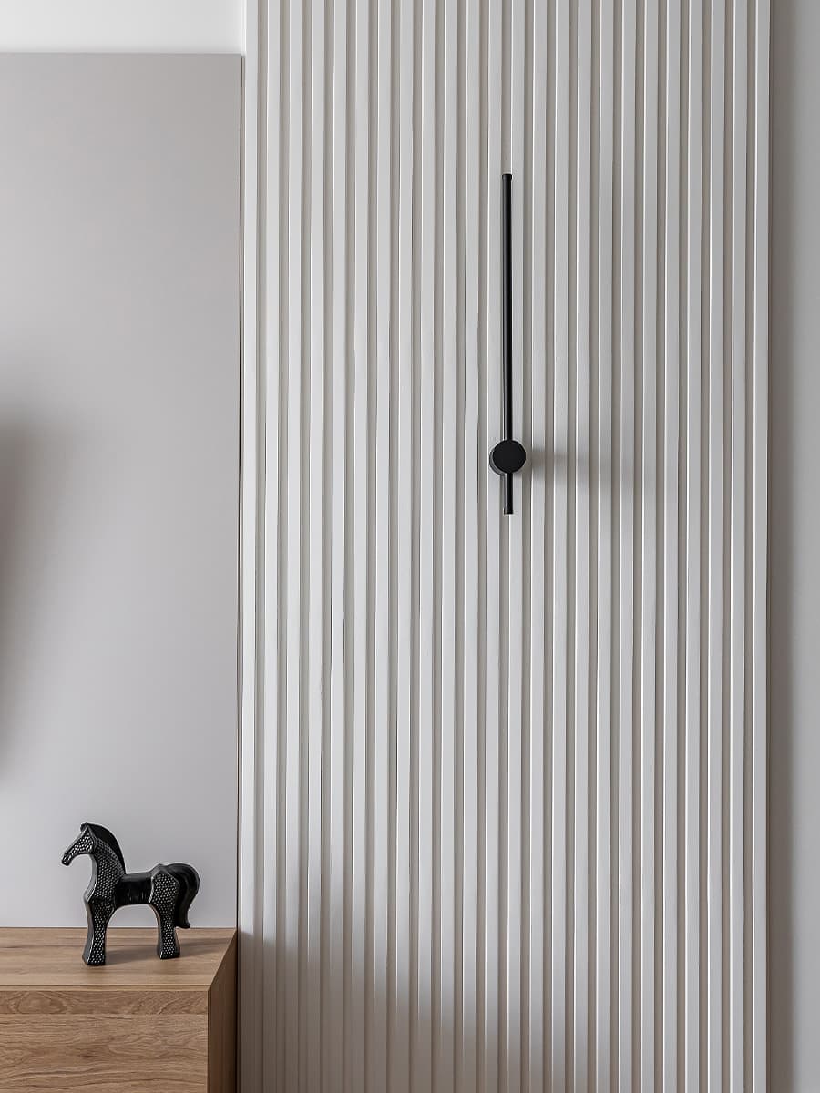 Графичные детали и контрастные сочетания в интерьере квартиры для молодого IT-специалиста — проект Ольги Купчинской