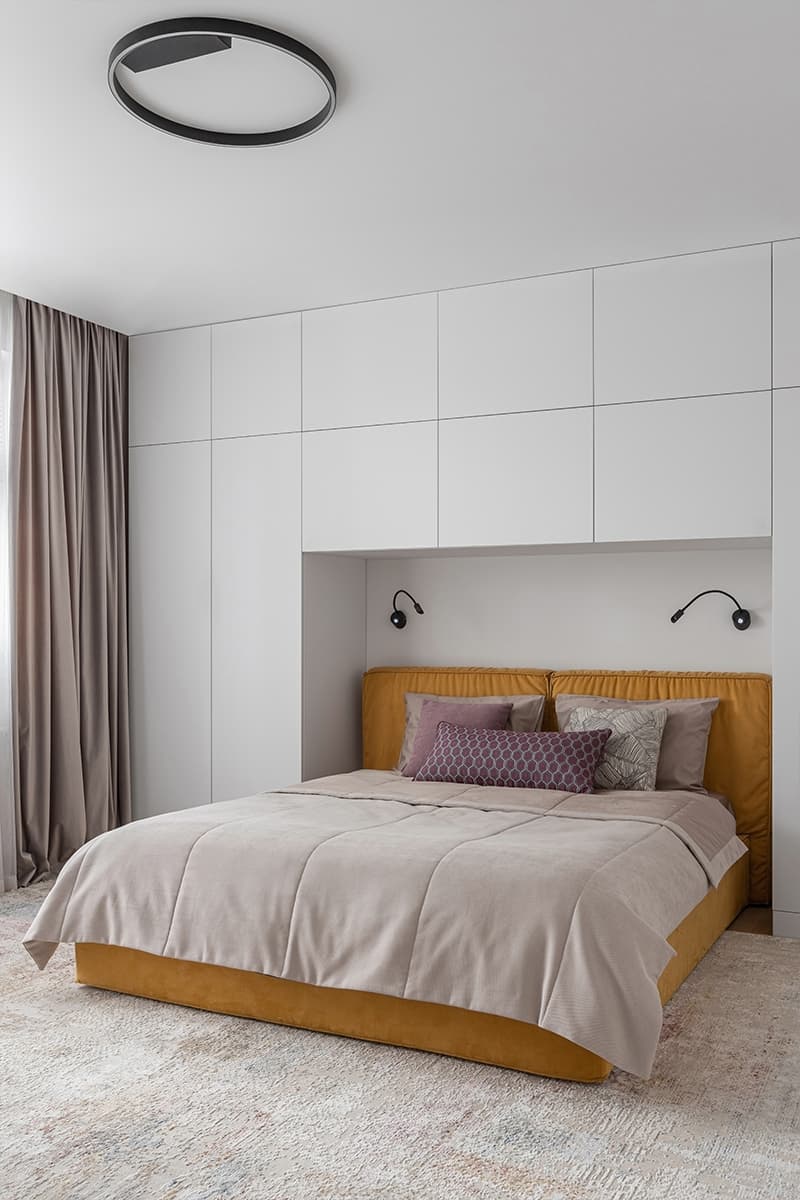 Артефакты из путешествий и природные мотивы в интерьере уютной квартиры для дизайнера — проект Евгении Гарбенко