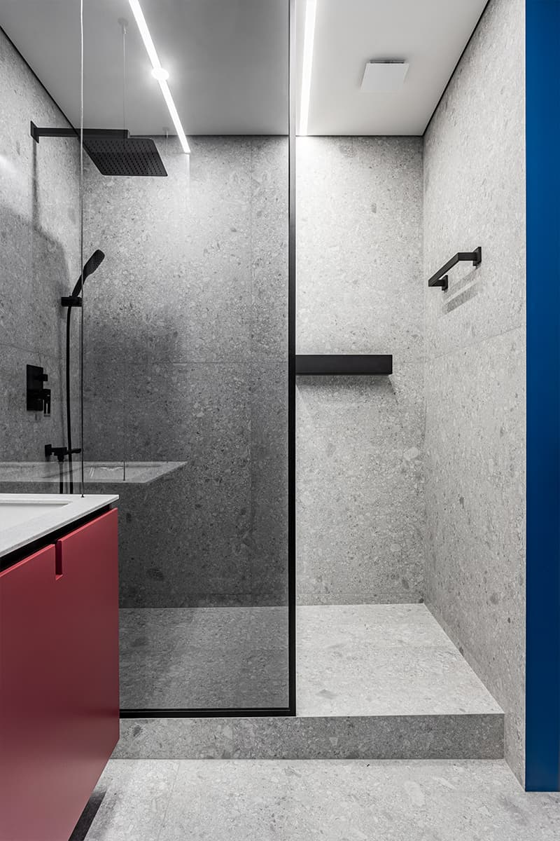 Деконструированный объем спальни в интерьере «гостевой» квартиры для молодого бизнесмена – проект Михаила Курносова