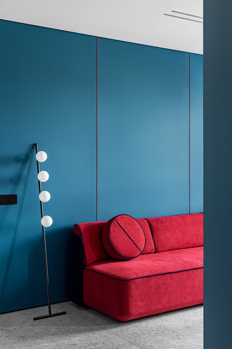 Деконструированный объем спальни в интерьере «гостевой» квартиры для молодого бизнесмена – проект Михаила Курносова