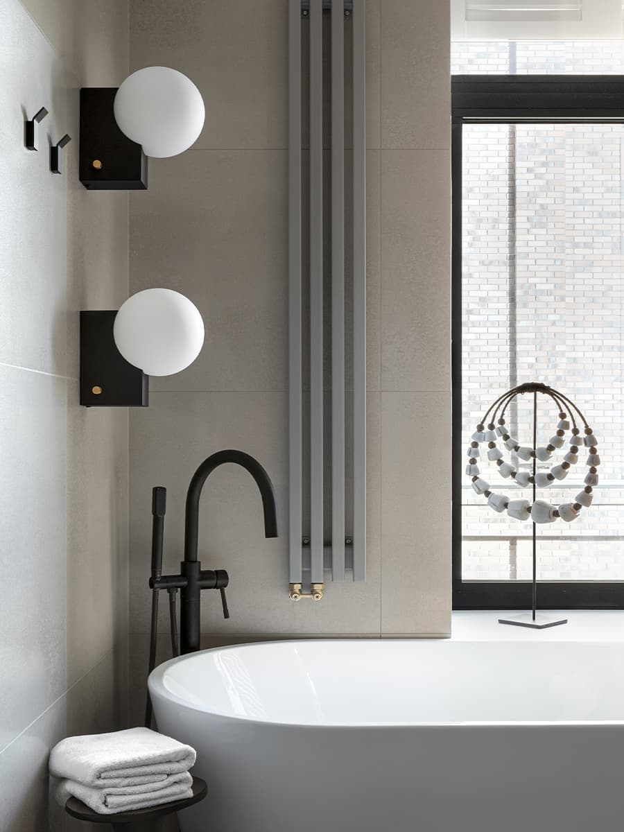 Сочные оттенки и эффектные арочные окна в интерьере московской квартиры — проект Brimmer Family Interiors