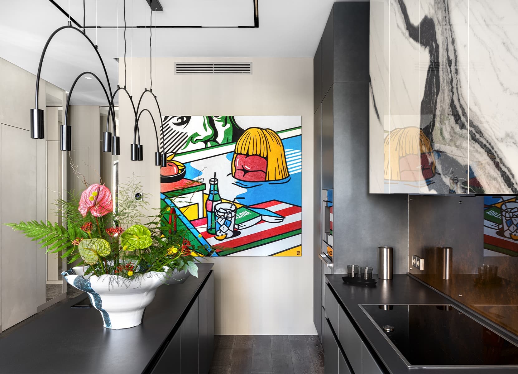 Сочные оттенки и эффектные арочные окна в интерьере московской квартиры — проект Brimmer Family Interiors