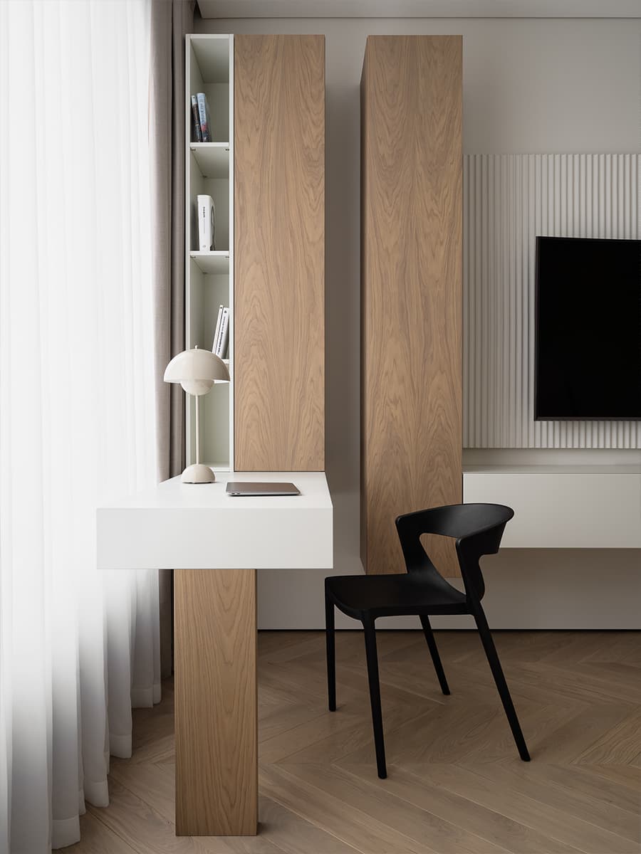 Природные текстуры и авторские гипсовые панно в интерьере квартиры в новостройке – проект студии OSOME