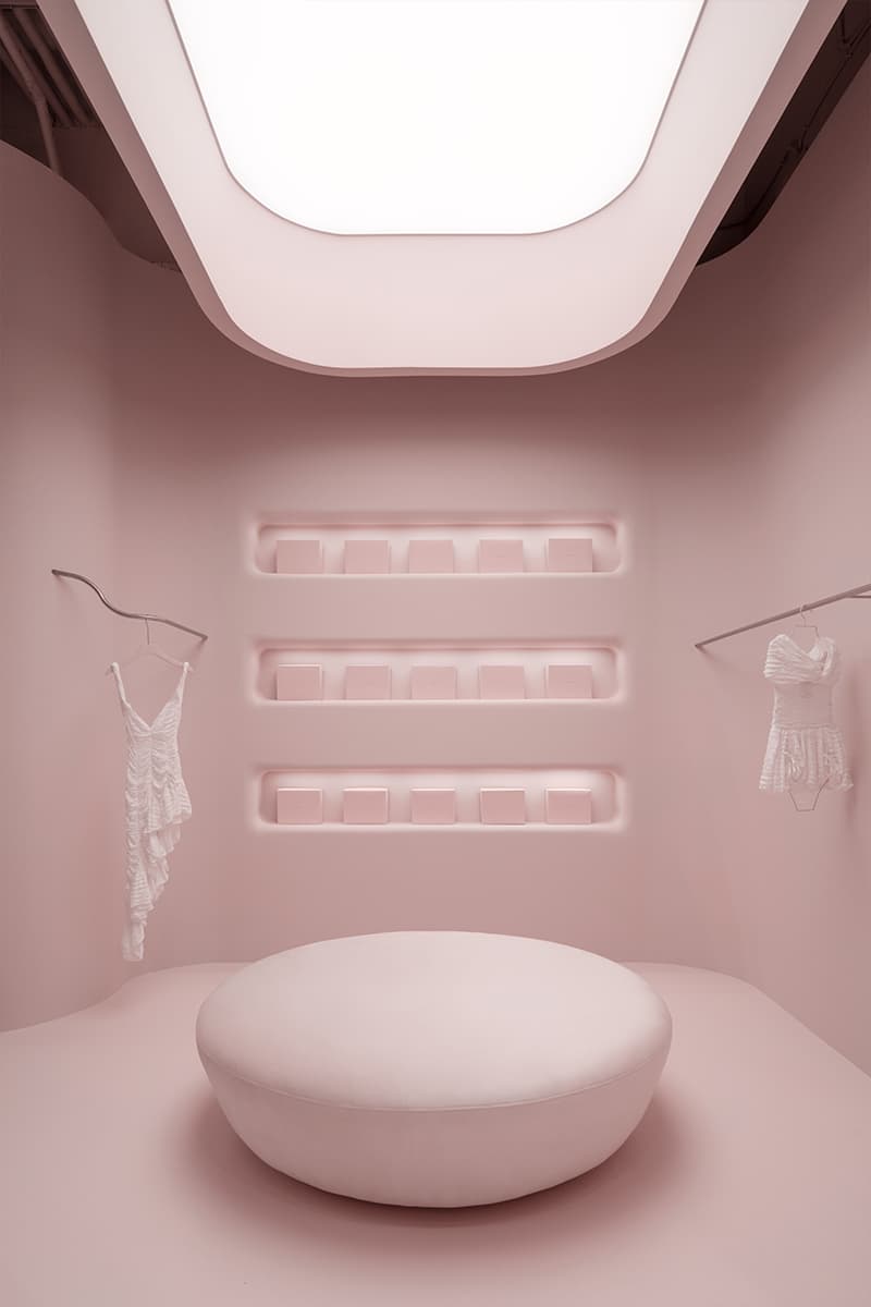 Сказочный розовый цвет и десятки ракушек в женственном интерьере магазина одежды — проект архитектурного бюро Muno Design