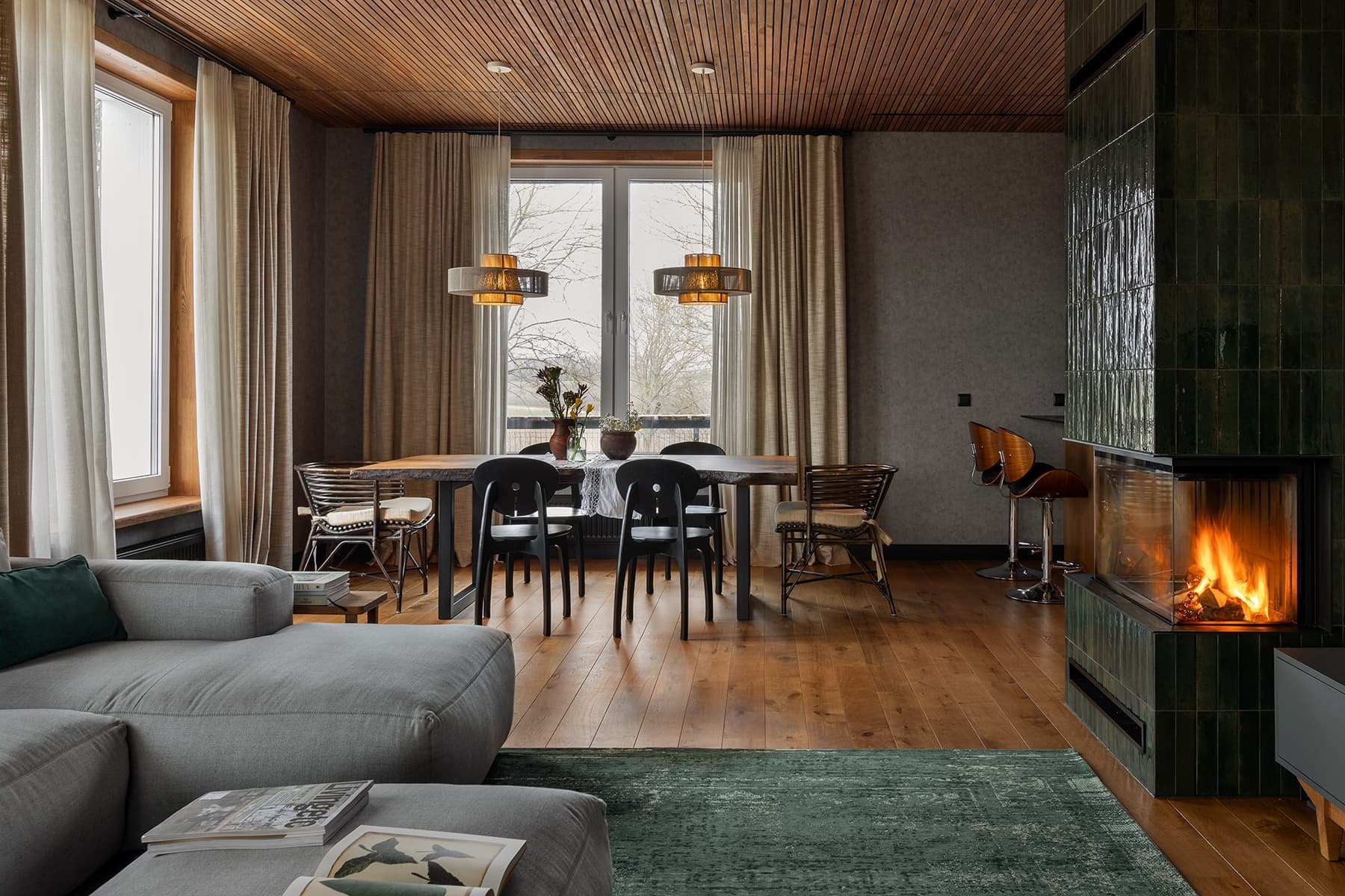 Эклектичный интерьер двухэтажного дома для нескольких поколений семьи — проект студии DECONOVA