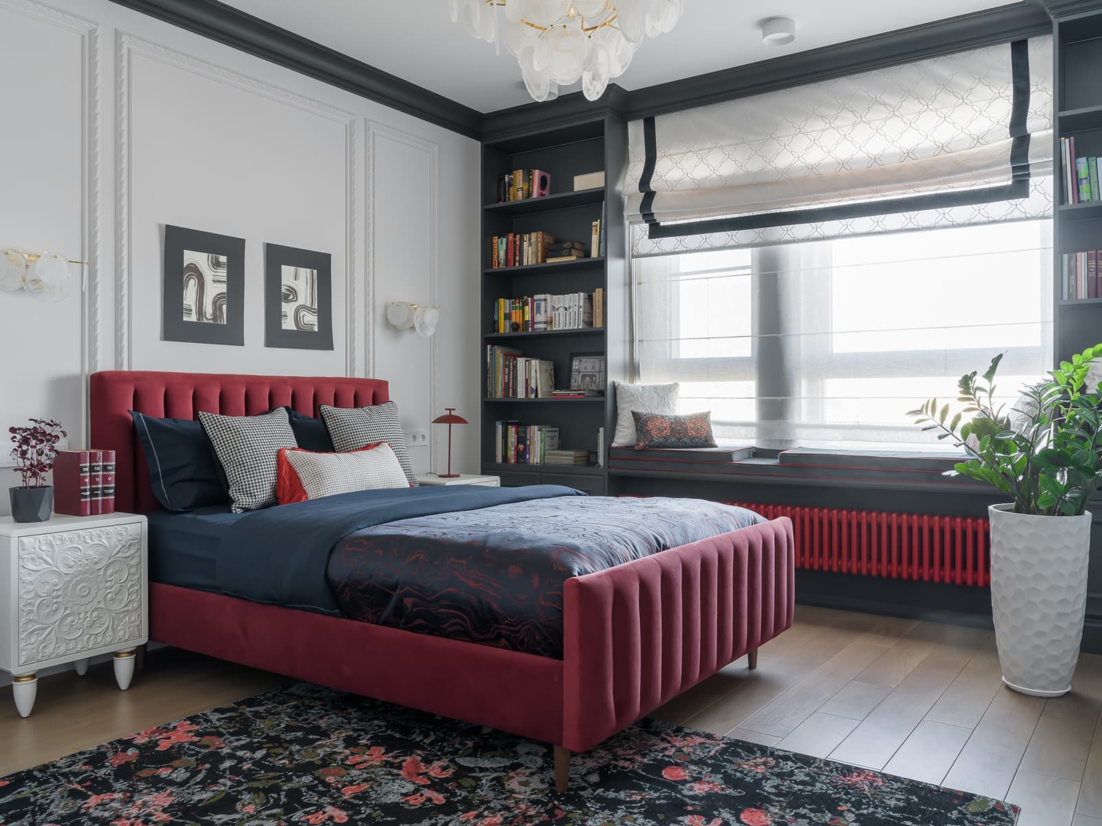 Принты, молдинги и живые растения в интерьере квартиры для матери с дочкой — проект Анны Котлинской