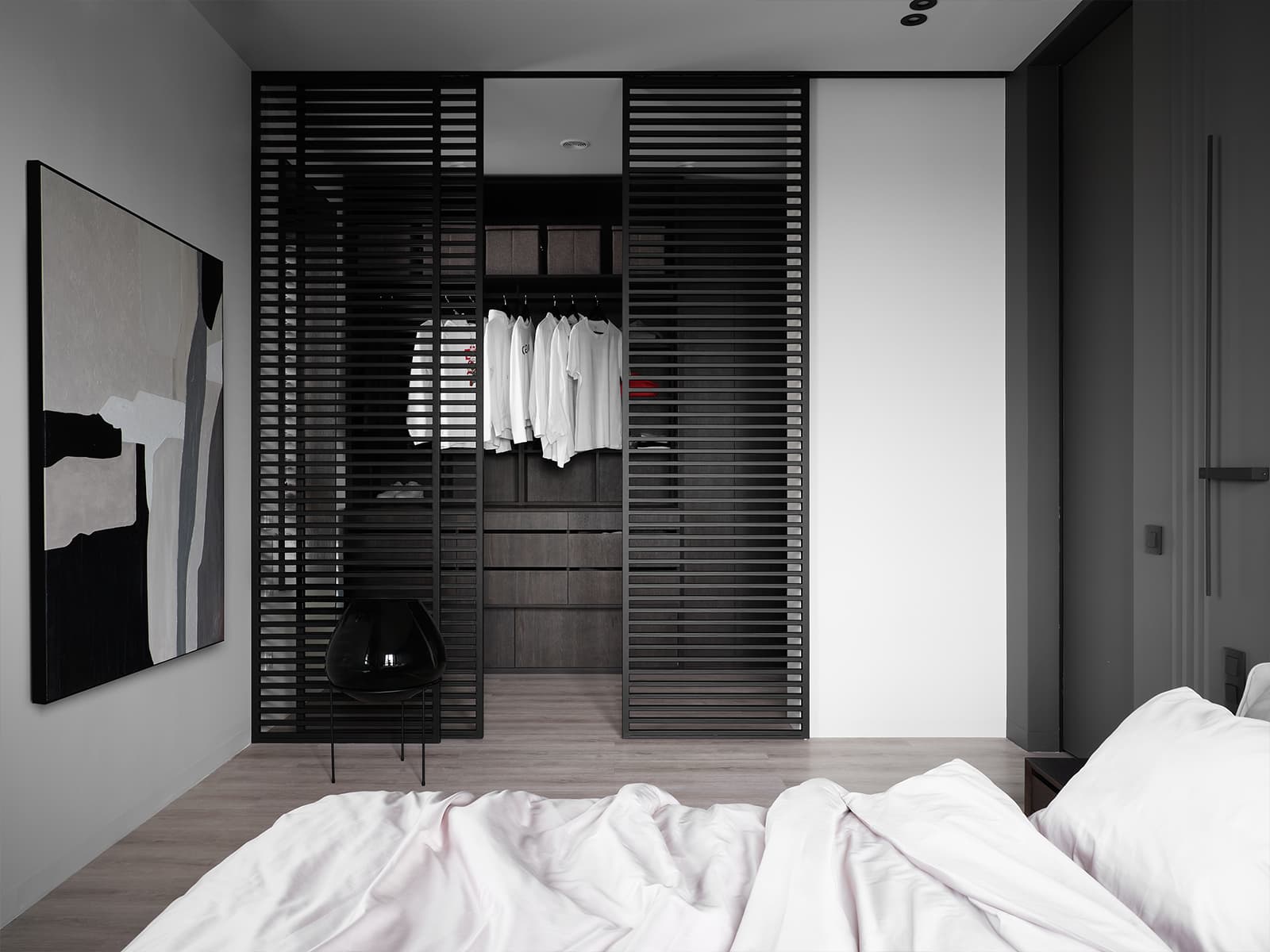 Минималистская квартира с разными световыми сценариями — проект GB Architects