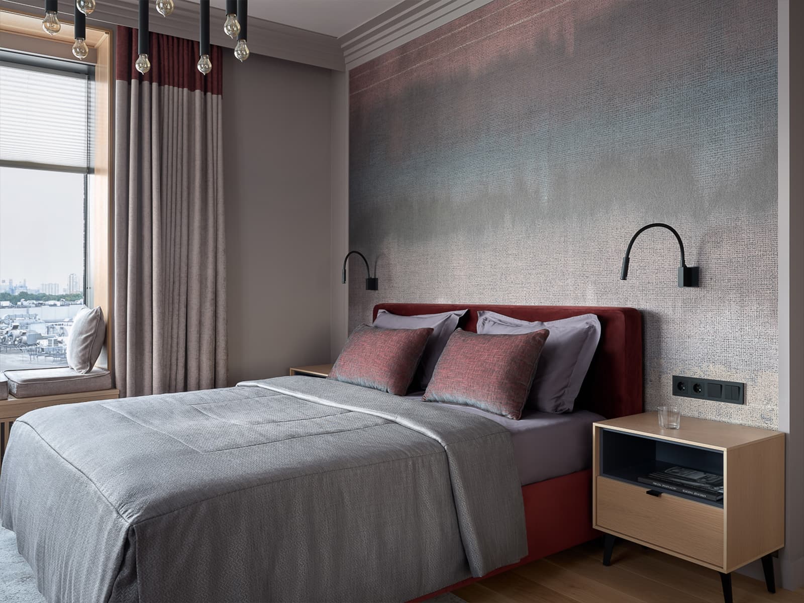 Сложные сливовые оттенки и шпон дуба в интерьере уютной квартиры — проект Катерины Шиховой