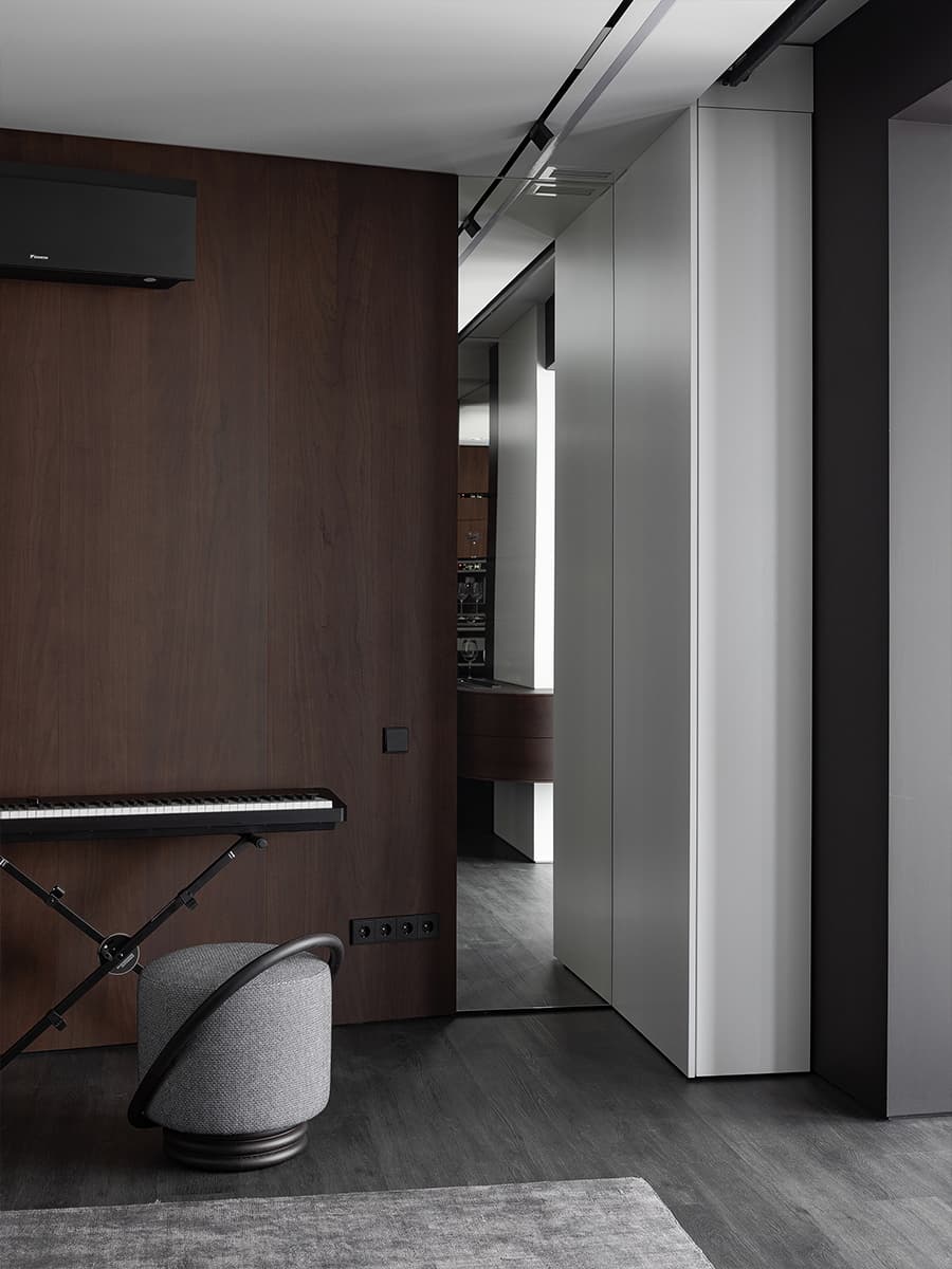 Все и сразу: большая гостиная, хаммам и рабочий кабинет в квартире сложной планировки — проект Сергея Купреенко