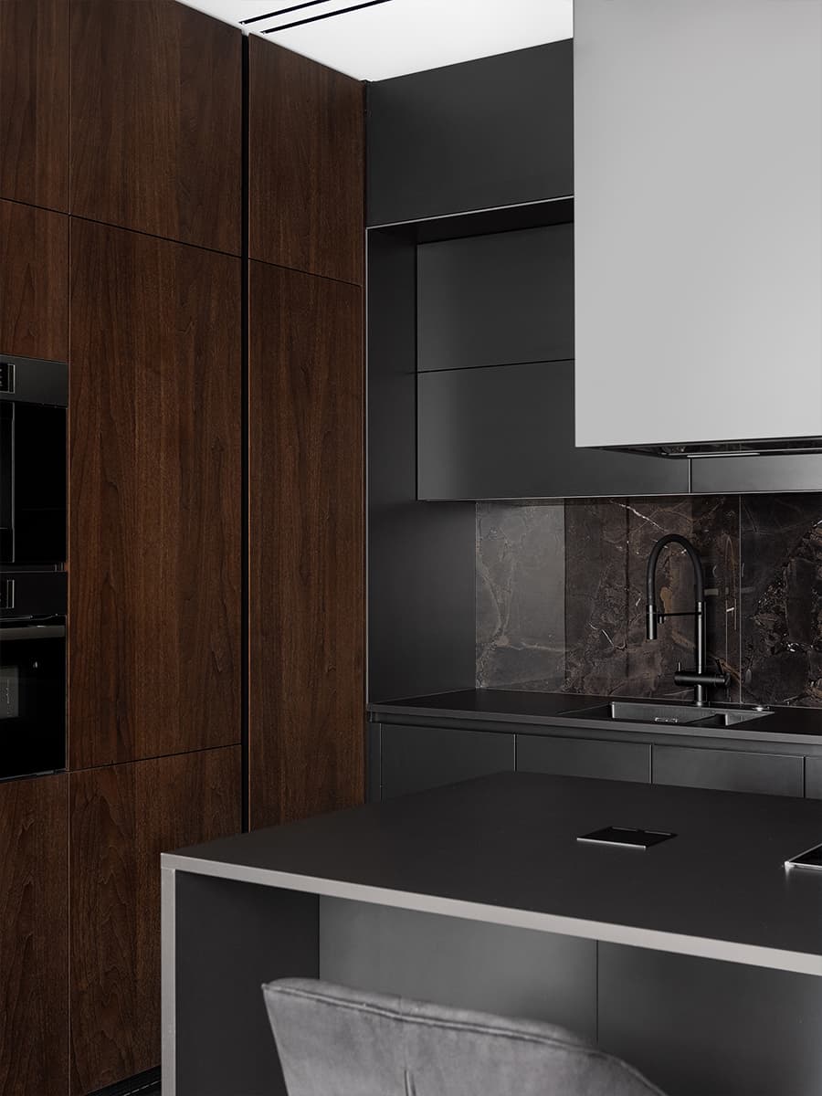 Все и сразу: большая гостиная, хаммам и рабочий кабинет в квартире сложной планировки — проект Сергея Купреенко