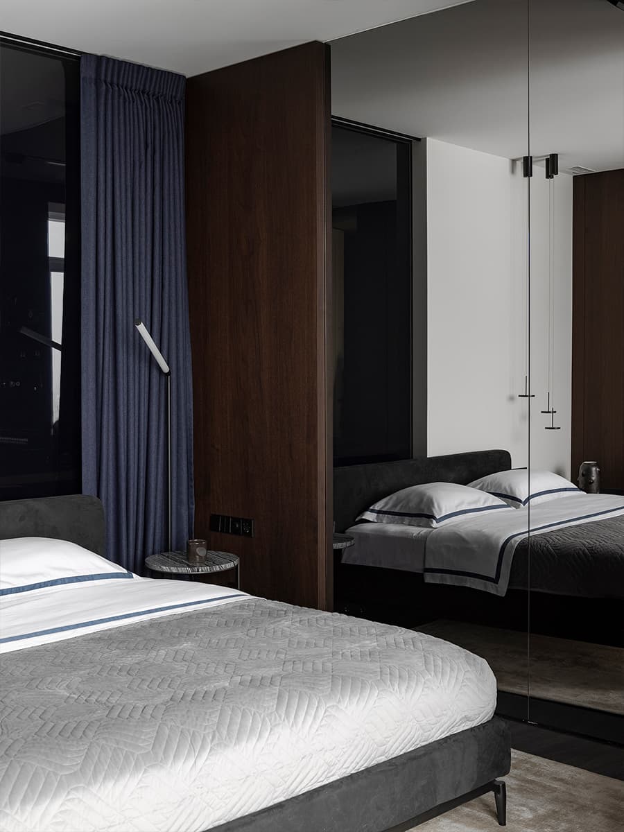 Все и сразу: большая гостиная, хаммам и рабочий кабинет в квартире сложной планировки — проект Сергея Купреенко