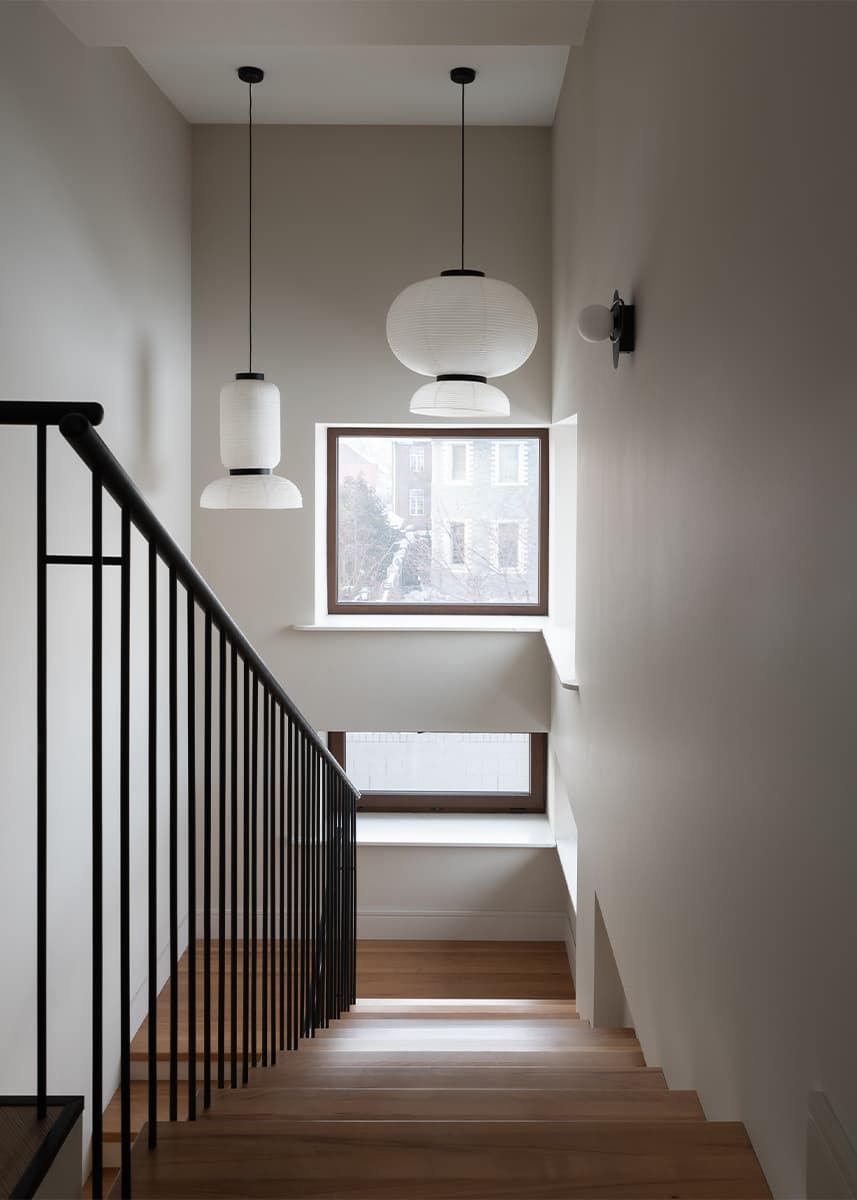 Многогранный интерьер уютного трехэтажного коттеджа в Алматы – проект Алисы Копыловой