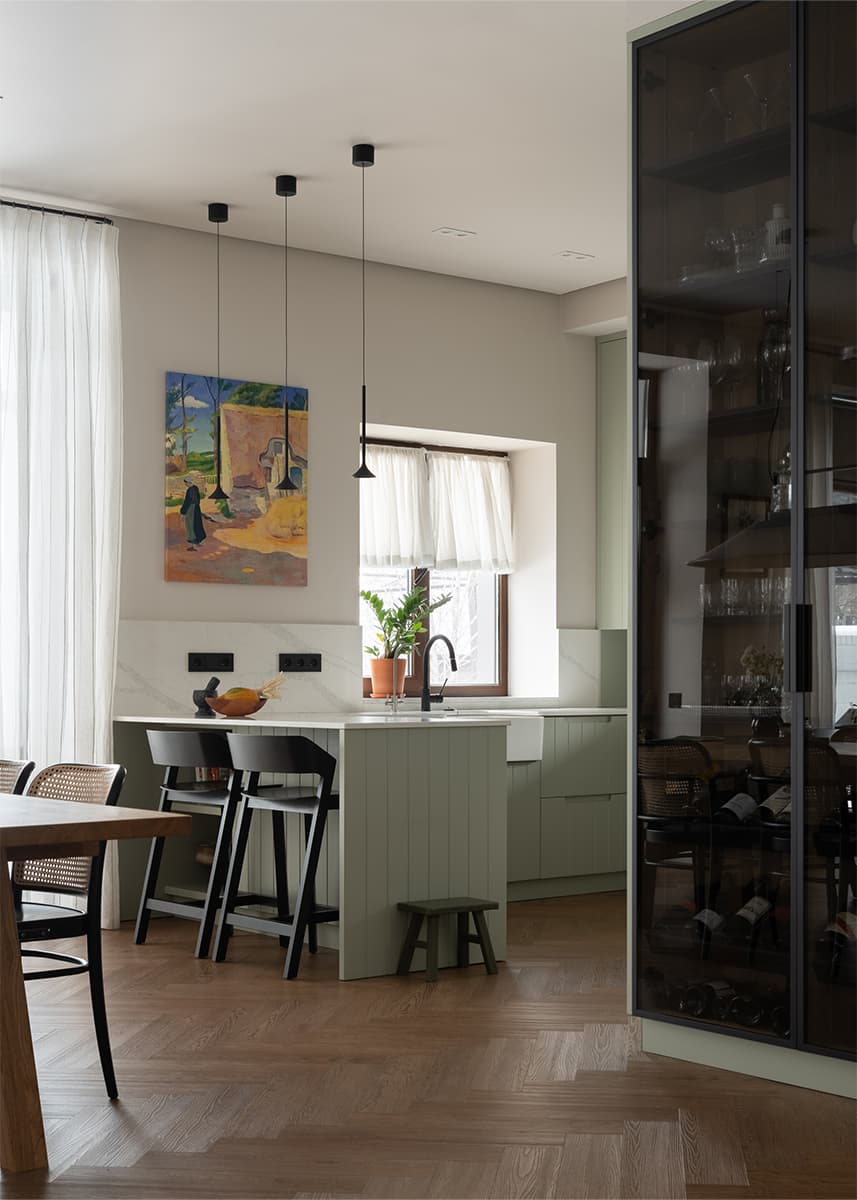 Многогранный интерьер уютного трехэтажного коттеджа в Алматы – проект Алисы Копыловой