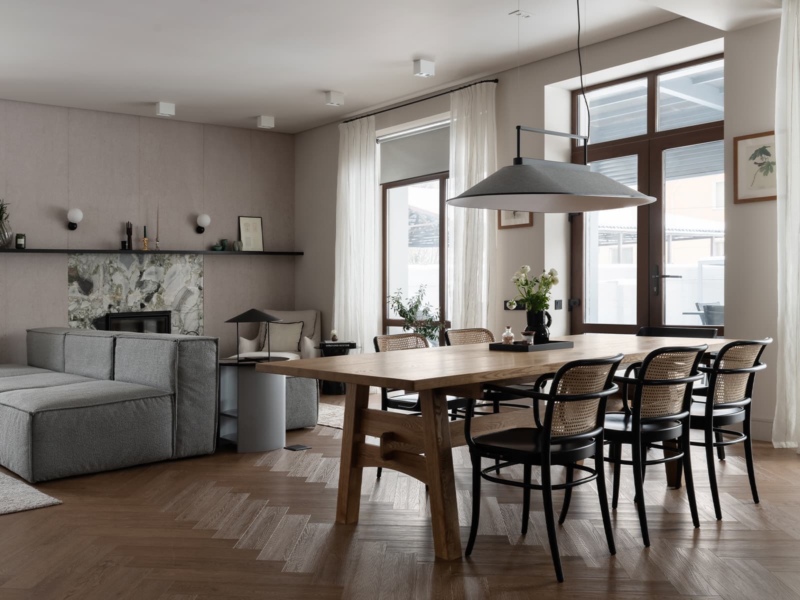 Многогранный интерьер уютного трехэтажного коттеджа в Алматы – проект Алисы Копыловой