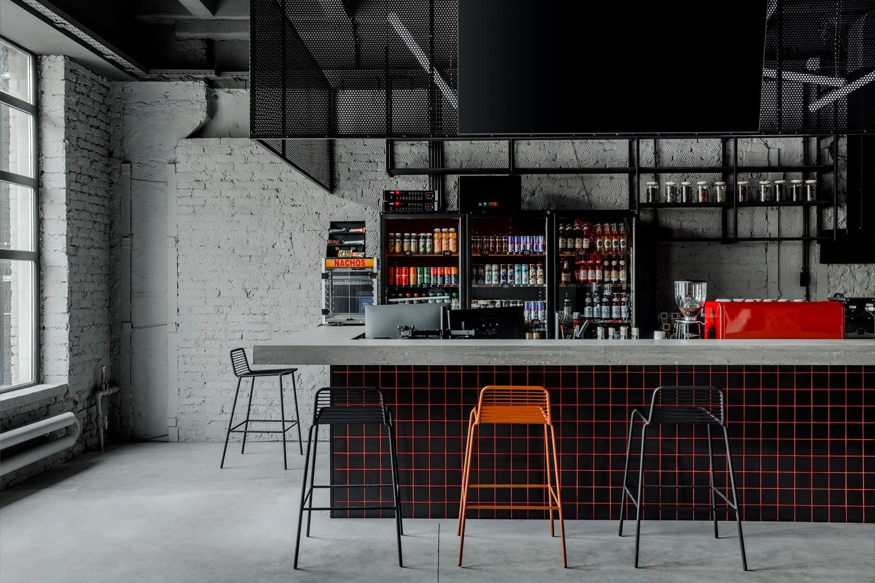 Оранжевые акценты в эффектном интерьере премиального игрового клуба в Краснодаре – проект Александра Дубровина