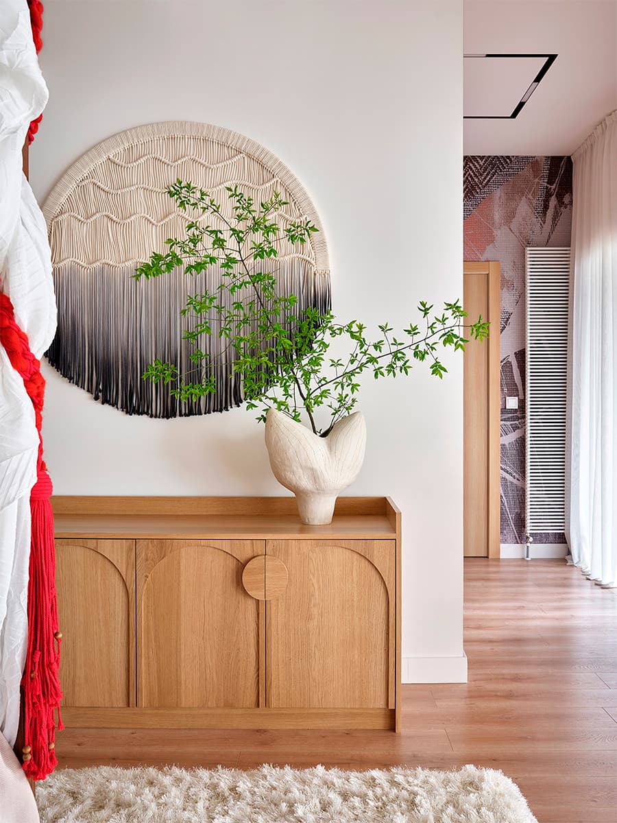 Аутентичный русский декор в воздушном интерьере загородного дома – проект студии интерьера EgoDesign