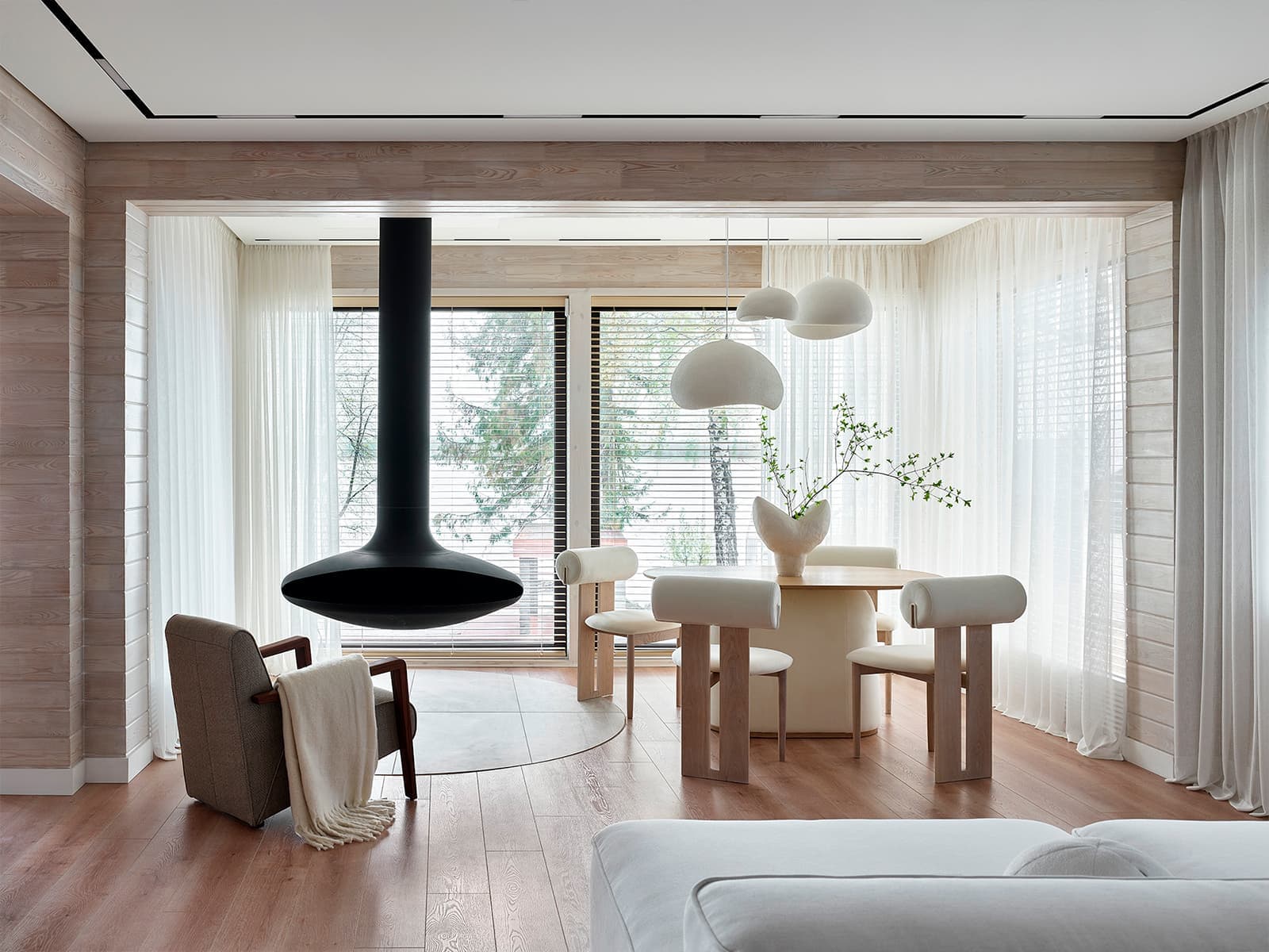 Аутентичный русский декор в воздушном интерьере загородного дома – проект студии интерьера EgoDesign