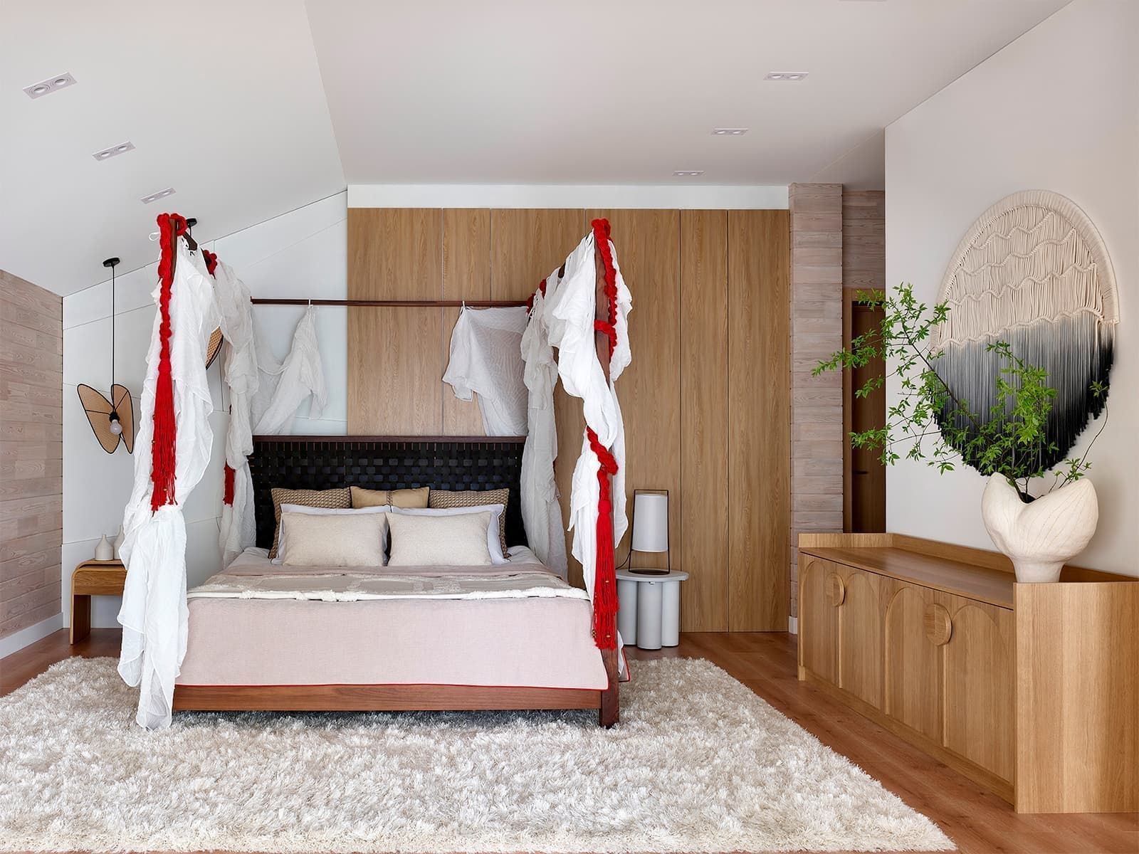 Аутентичный русский декор в воздушном интерьере загородного дома – проект студии интерьера EgoDesign