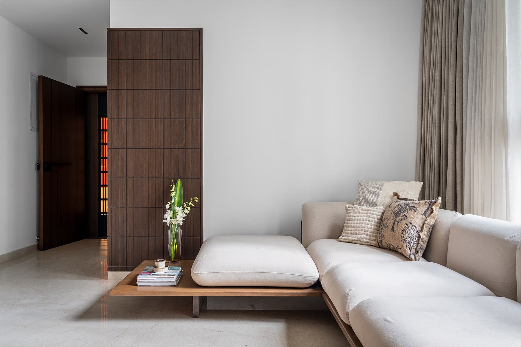 Традиционные индийские материалы и терракотовый кирпич в интерьере семейного дома – проект студии House Of Lines