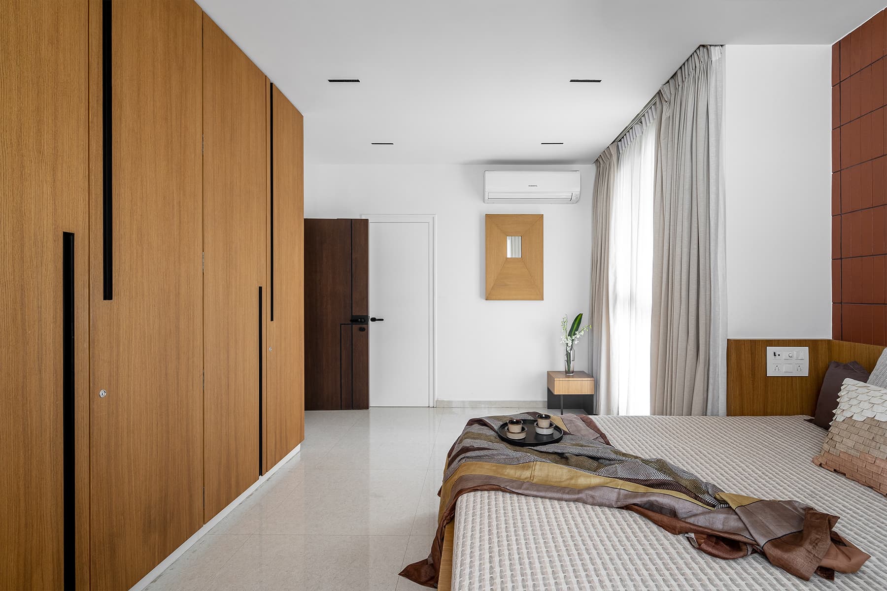 Традиционные индийские материалы и терракотовый кирпич в интерьере семейного дома – проект студии House Of Lines