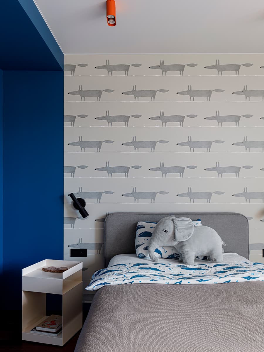 Двусветная гостиная и уютные красочные спальни в интерьере дома для большой семьи – проект Анны Шаповаловой