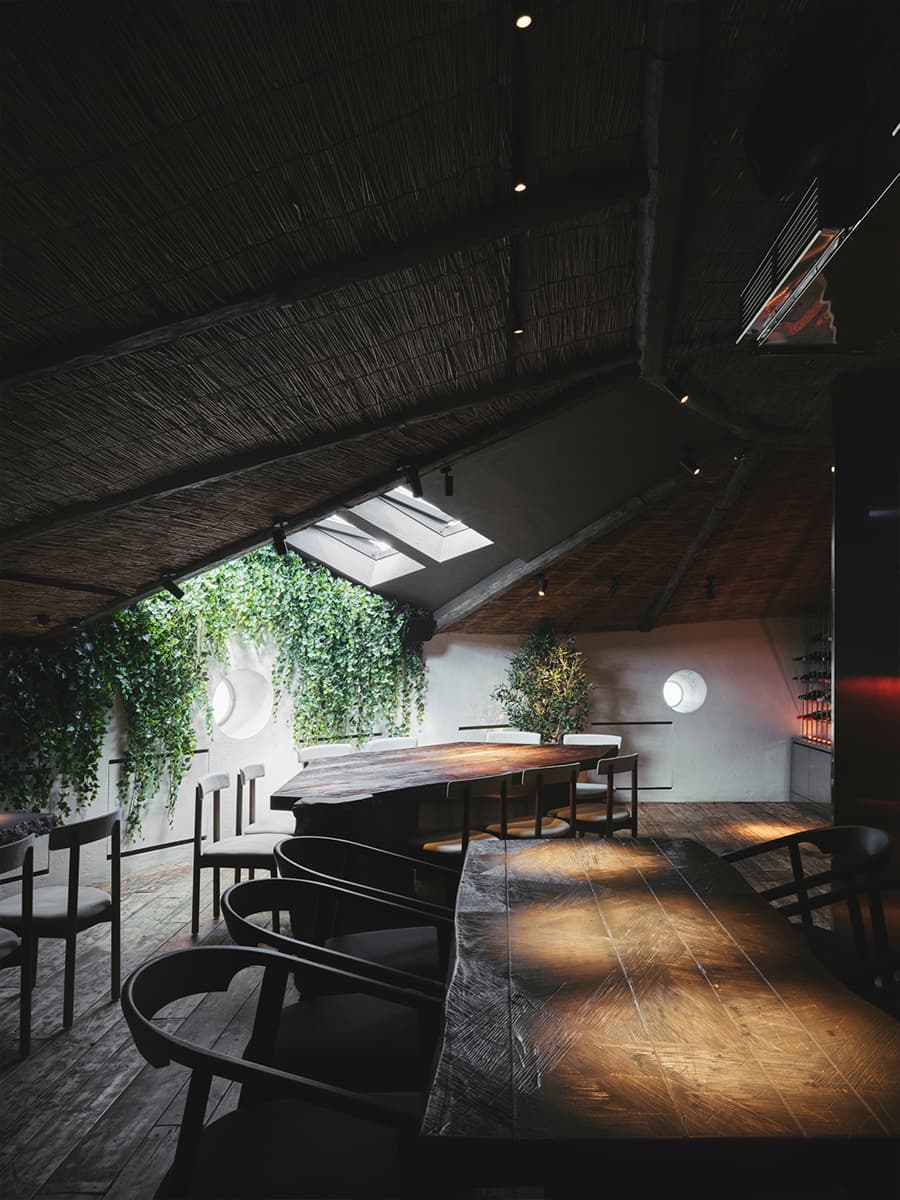 История в неоновом свете: многогранный интерьер ресторана русской кухни во Владимире — проект Raimer Bureau