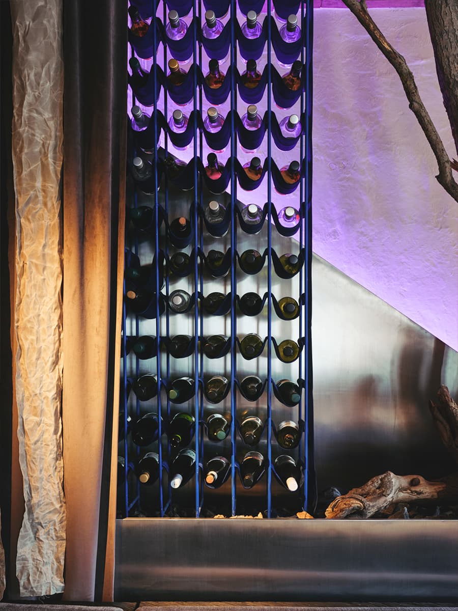 История в неоновом свете: многогранный интерьер ресторана русской кухни во Владимире — проект Raimer Bureau