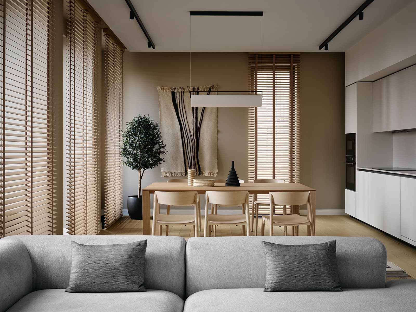 Умиротворенный интерьер квартиры для семьи с тремя детьми — проект студии Spatar Design