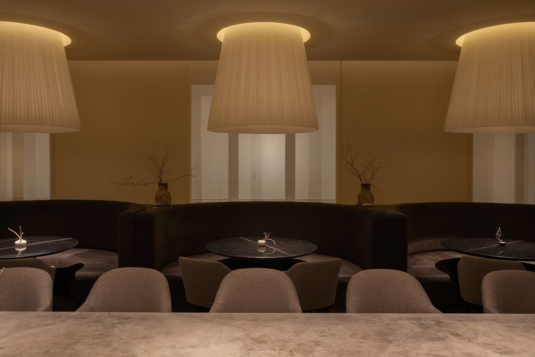 Мягкий и расслабленный интерьер рыбного ресторана в Перми — проект студии Lebedeva Project