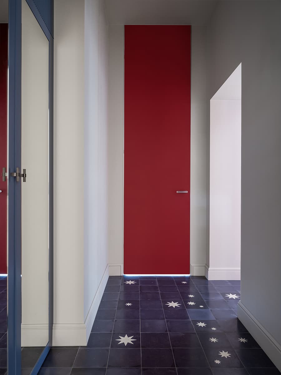 Винтажная мебель и отделка в яркой современной квартире в Ростове-на-Дону — проект Лины Дедюхиной