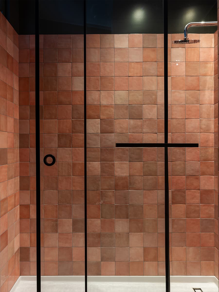 Винтажная мебель и отделка в яркой современной квартире в Ростове-на-Дону — проект Лины Дедюхиной