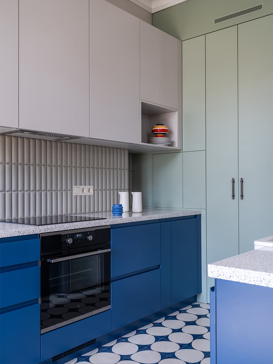 Винтажная мебель и отделка в яркой современной квартире в Ростове-на-Дону — проект Лины Дедюхиной