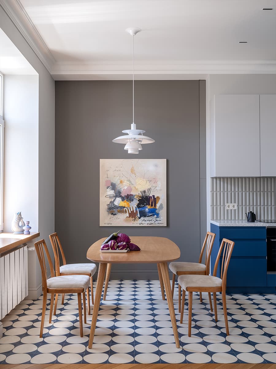 Винтажная мебель и отделка в яркой современной квартире в Ростове-на-Дону — проект Лины Дедюхиной