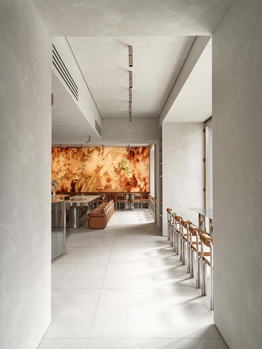 Акцентная стена в строгом интерьере сетевого кафе Nothing Fancy — проект студии EDXXKAT