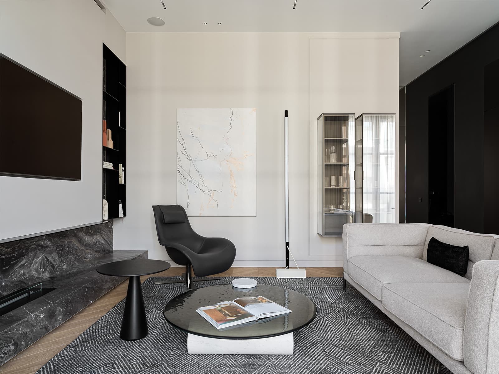 Контраст классики и современности в интерьере стильной московской квартиры — проект DE & DE Studio