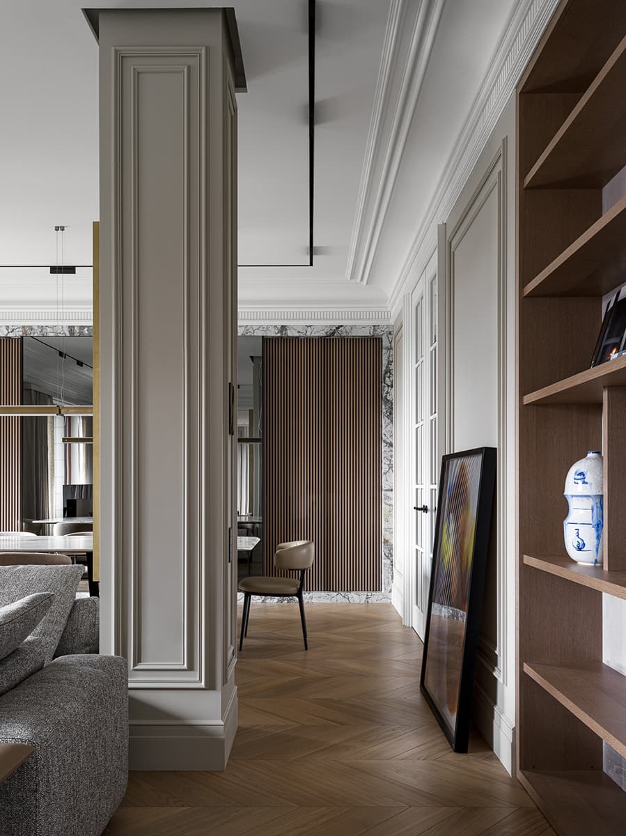 Изящество мрамора и латуни в интерьере двухуровневой квартиры — проект студии GN Design