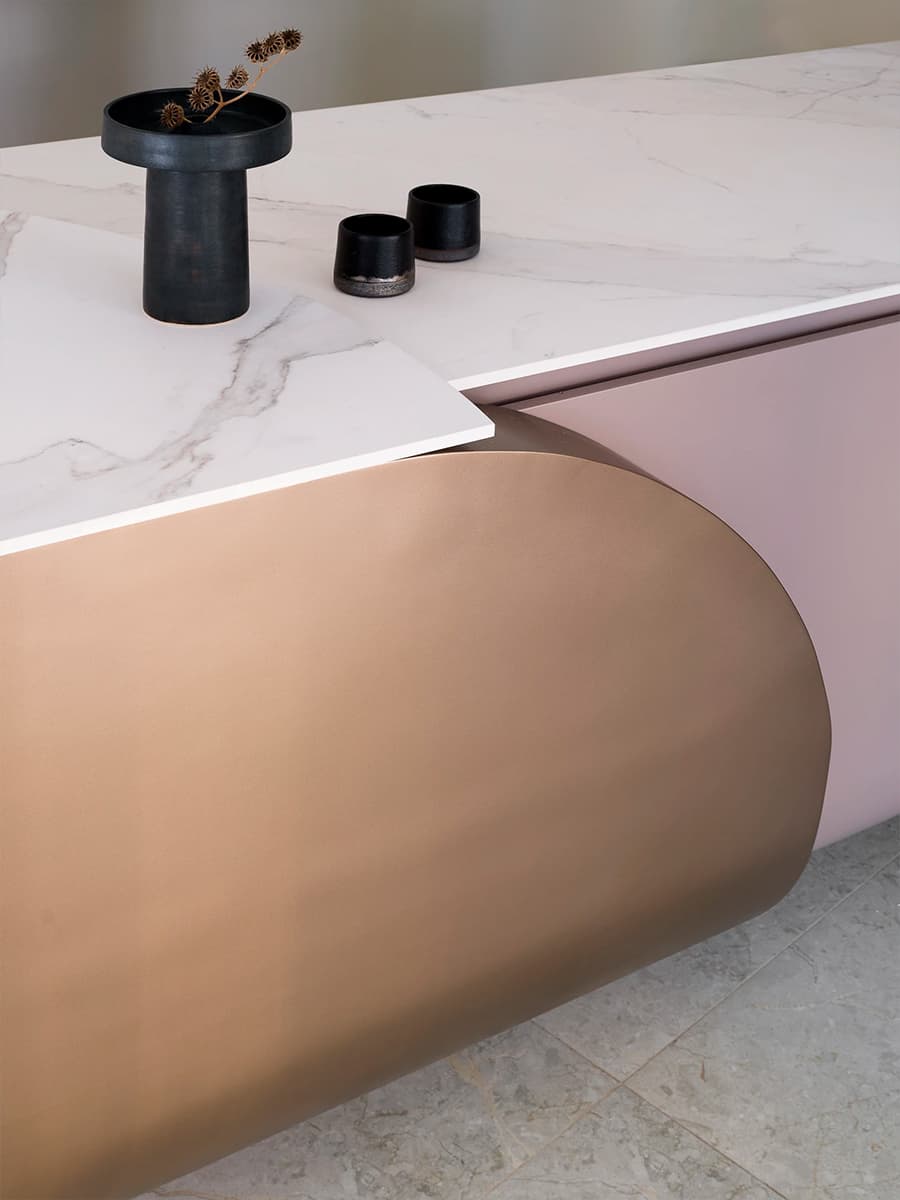 Сила трех стихий в интерьере современного салона цветов — проект студии дизайна PROJECTLINE.INTERIORS