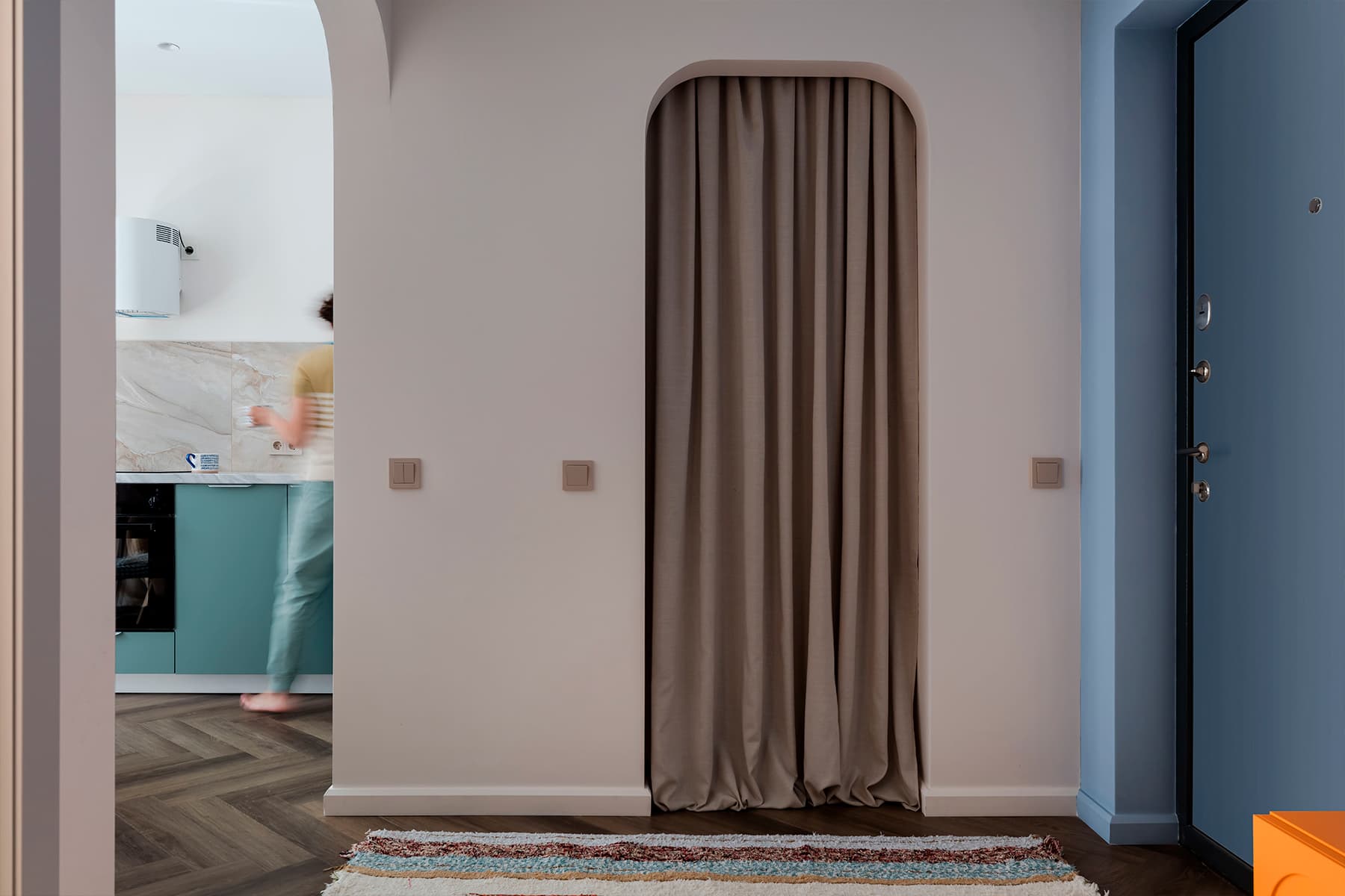 Современный интерьер небольшой квартиры для сдачи в аренду — проект Елены Бургонской