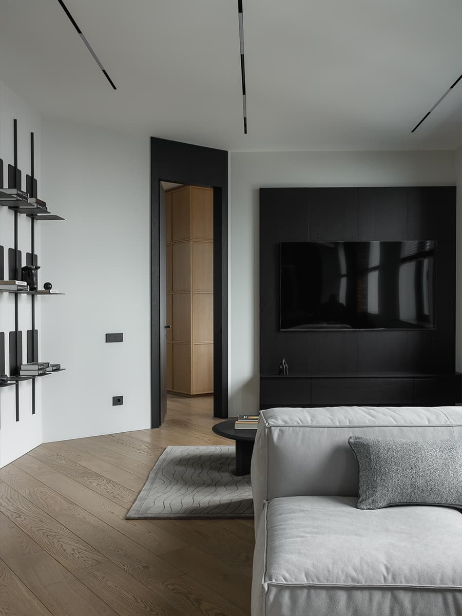 Контрасты и аккуратная графика в интерьере уютной квартиры для холостяка — проект Дарьи Пиковой