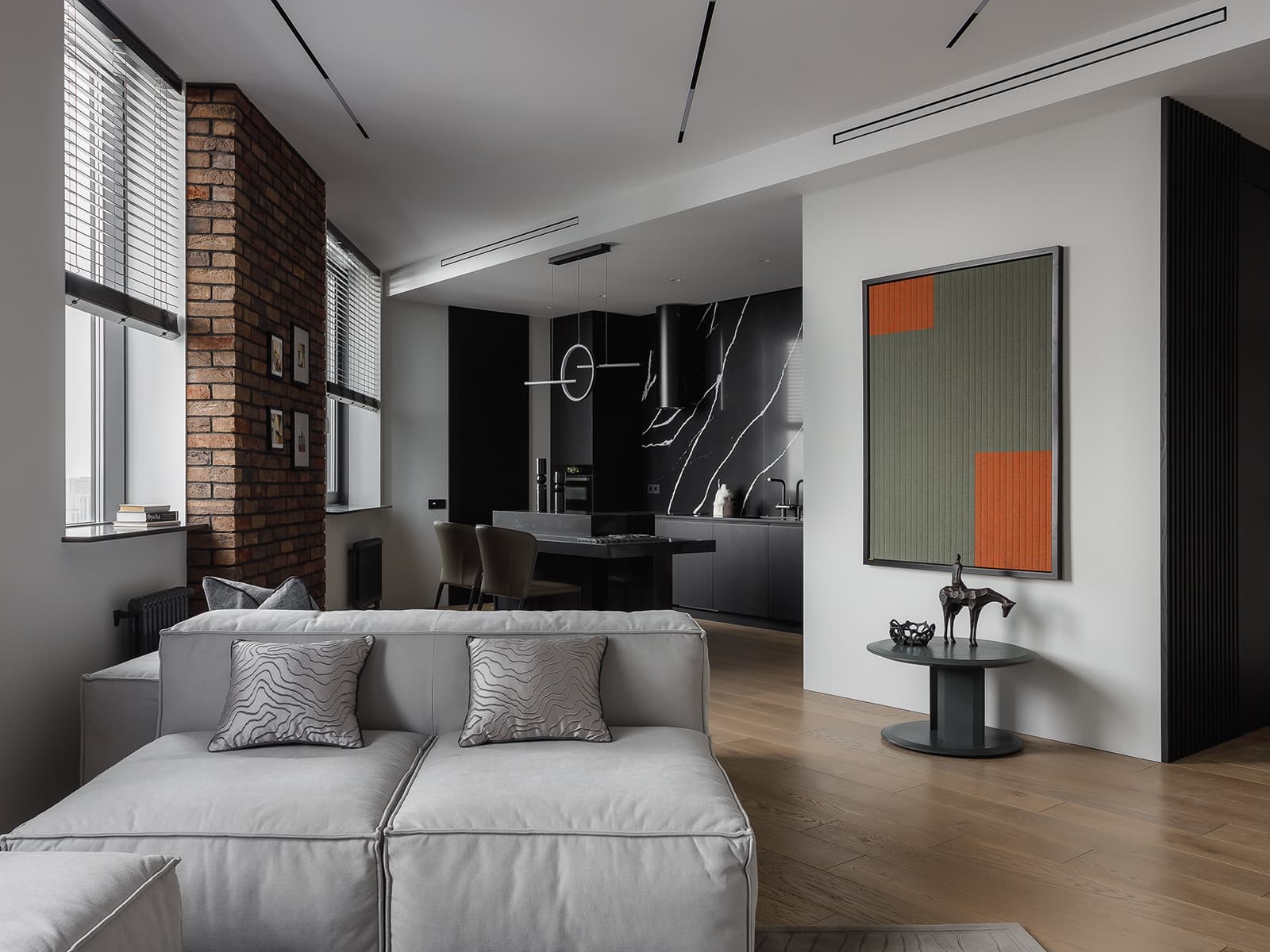 Контрасты и аккуратная графика в интерьере уютной квартиры для холостяка — проект Дарьи Пиковой