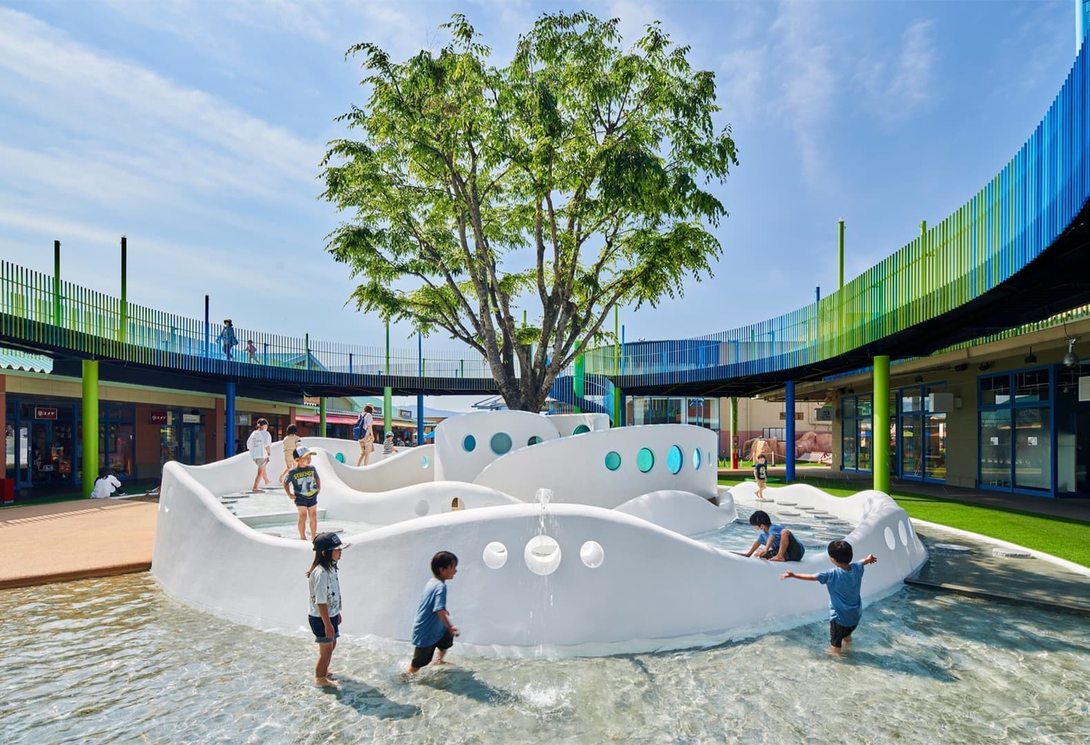 7 необычных детских площадок