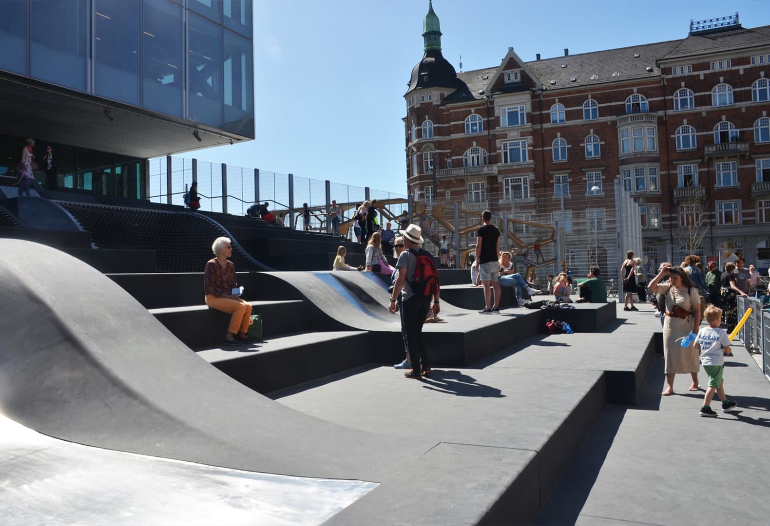 7 необычных детских площадок