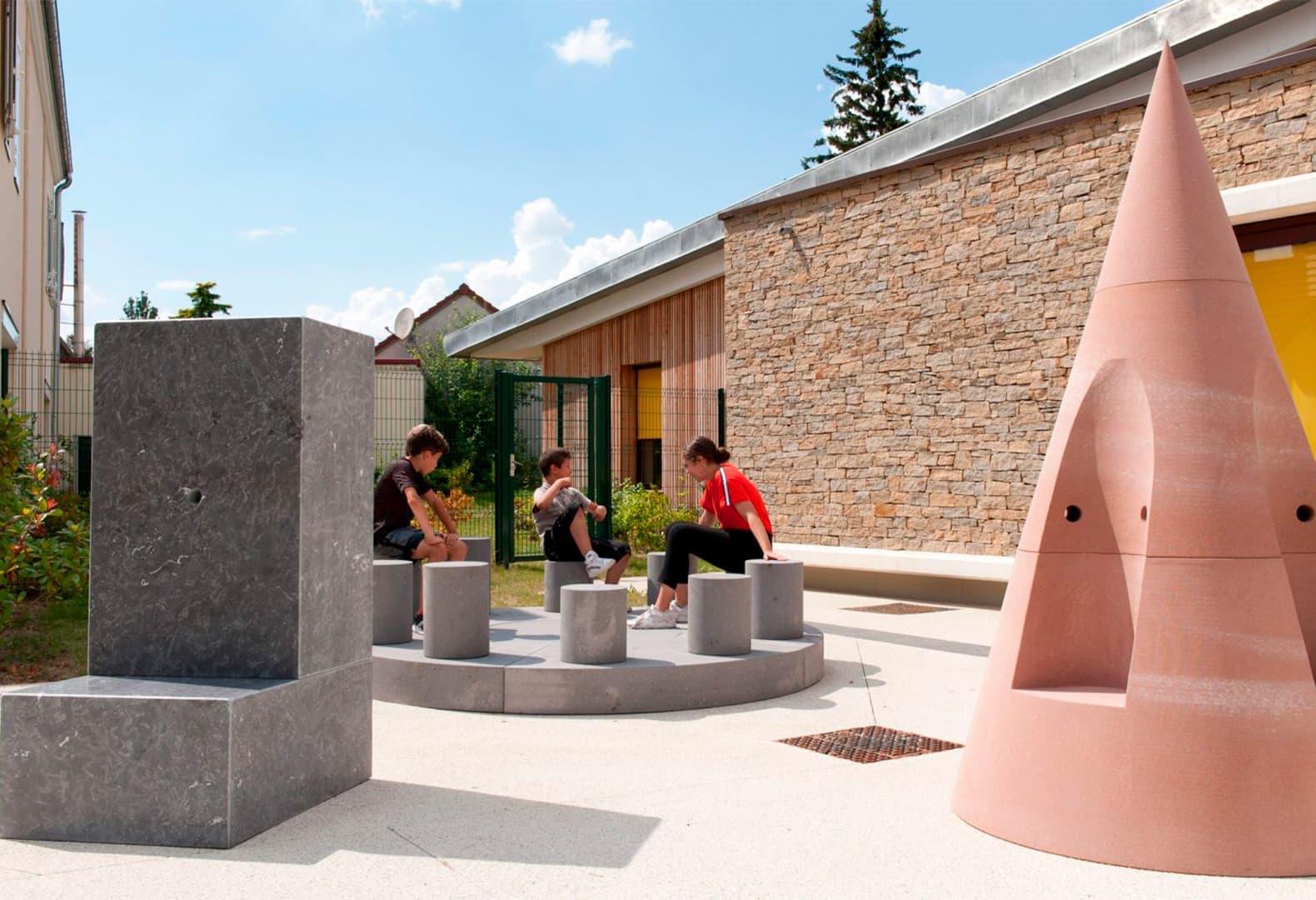 7 необычных детских площадок