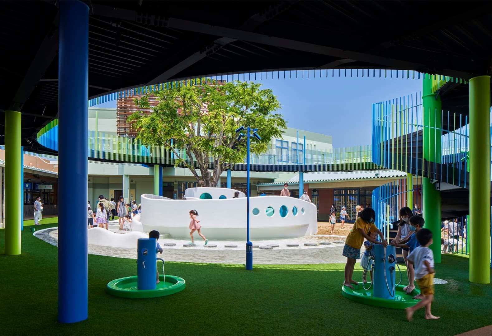 7 необычных детских площадок