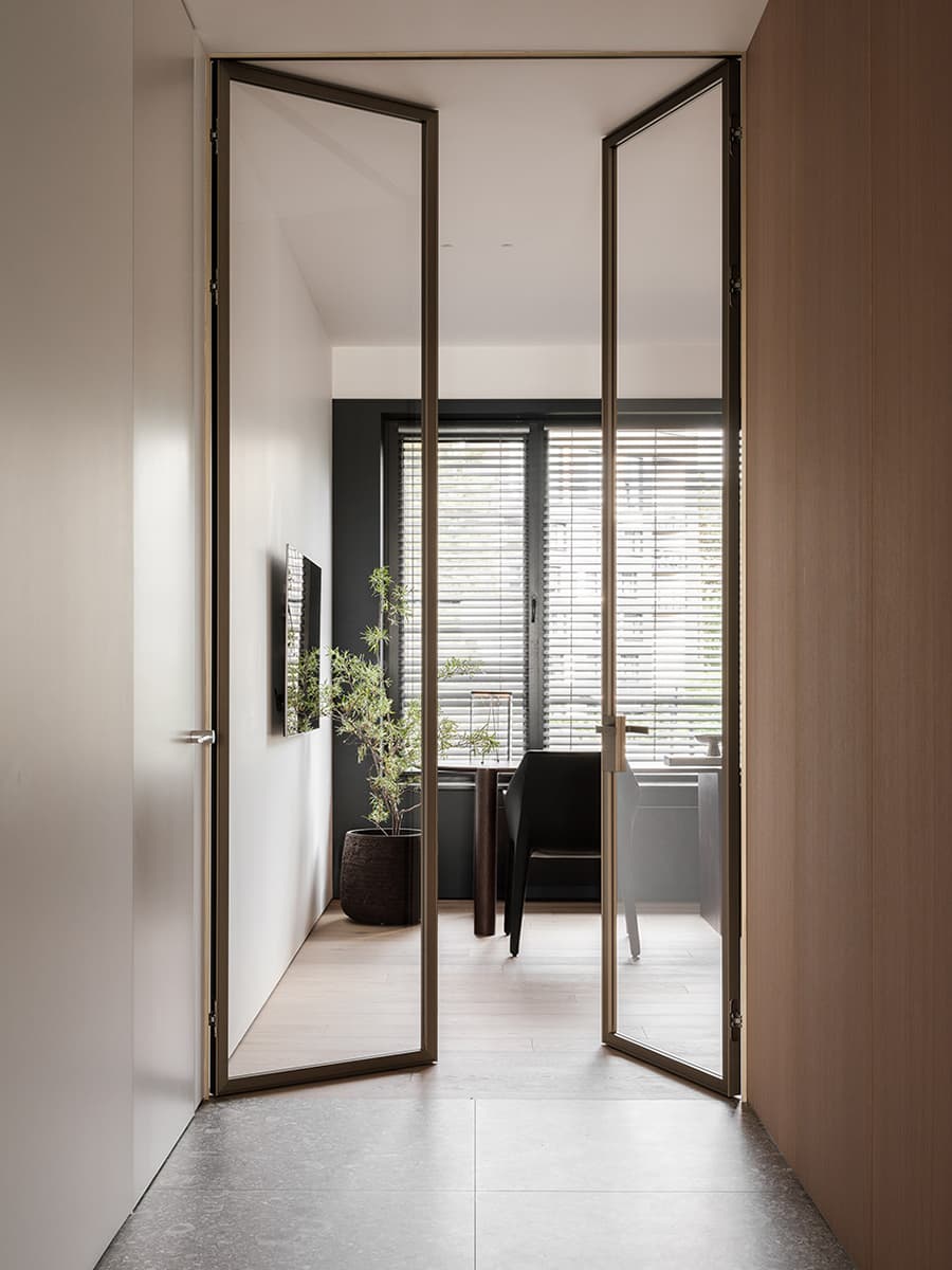 Пространство как отражение хозяев: сдержанный и нежный интерьер квартиры в Новосибирске — проект Анны Игнатенко